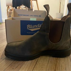 NEVER WORN NEW BLUNSTONE